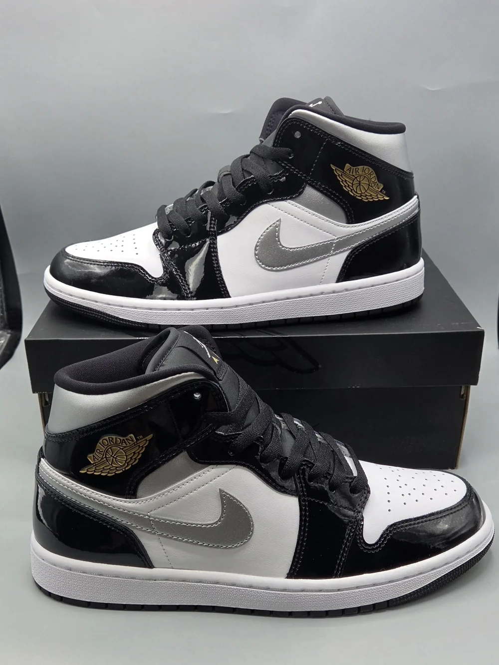 NEW Nike Air Jordan 1 Mid SE Black White Metallic Silver – Men’s Size 8.5